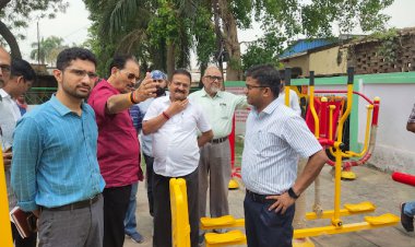 जिलाधिकारी मनीष कुमार वर्मा ने अनुपम कालोनी में बनाये गये पार्क का किया लोकार्पण