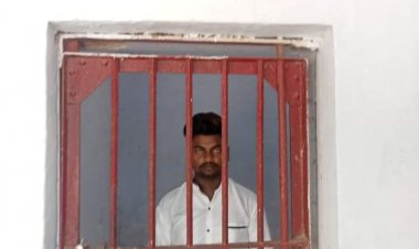 नर्तकी के साथ अबैध तमंचा लेकर दिखाया रंगबाजी,पुलिस ने हवालात दिखा दी