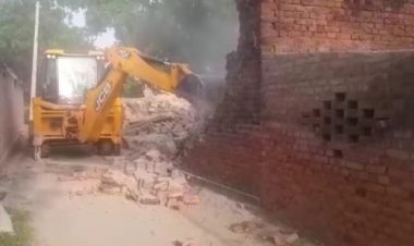 योगी बाबा का बुलडोजर गरजा, मुक्त हुई 20 बीघा जमीन