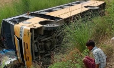 बाराती बस पलटने से कई लोग घायल