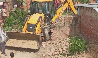 हाईकोर्ट के आदेश पर खुटहन के बीरी समसुद्दीनपुर में चला बुलडोजर