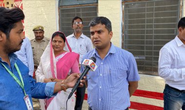 जिलाधिकारी मनीष कुमार वर्मा द्वारा धर्मापुर ब्लाक का औचक निरीक्षक