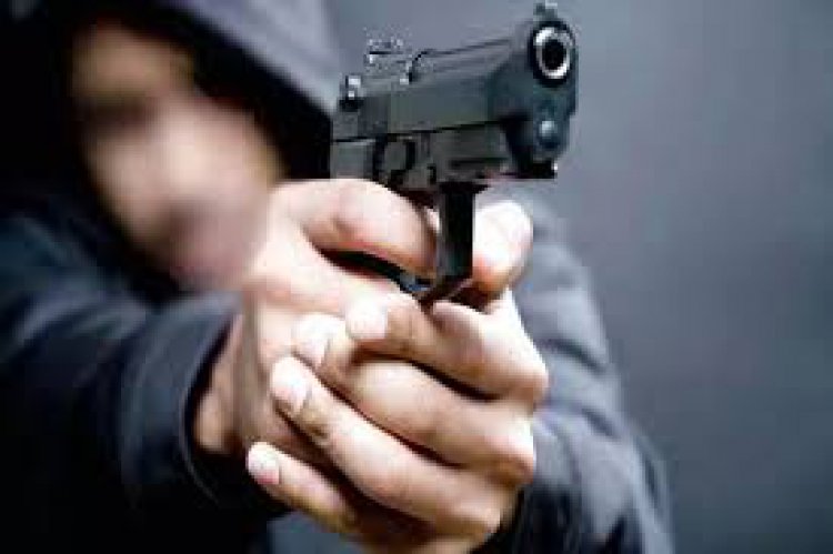 युवक ने रात में एक ही परिवार के 5 लोगो को मारी गोली, हालत गंभीर एक की मौत