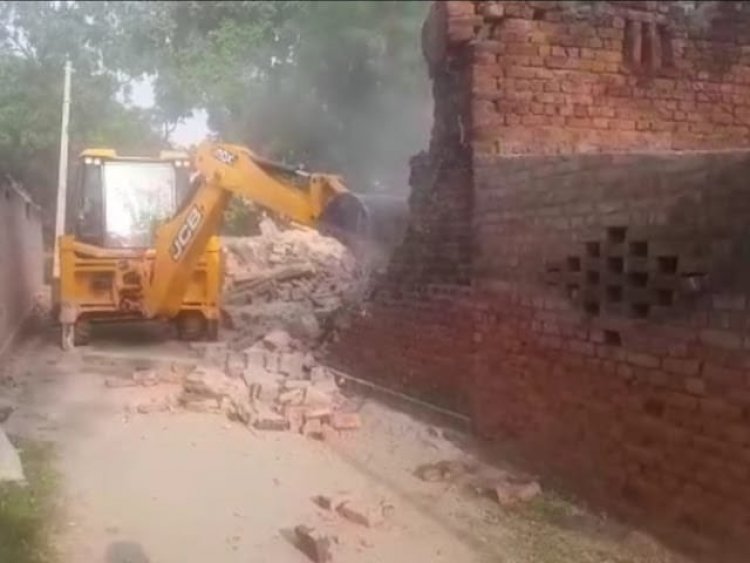 योगी बाबा का बुलडोजर गरजा, मुक्त हुई 20 बीघा जमीन