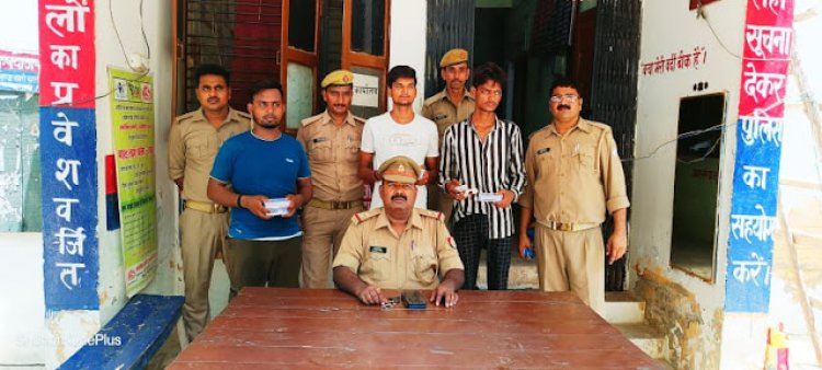 पुलिस ने तीन लुटेरों को किया गिरफ्तार, सोने की चेन व मोबाइल फोन और नकदी बरामद