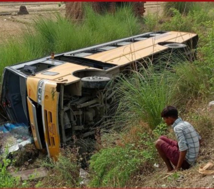 बाराती बस पलटने से कई लोग घायल