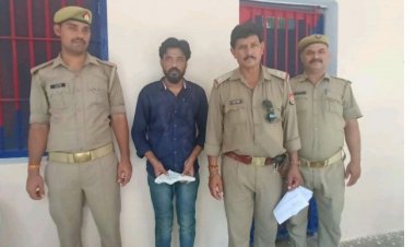 चंदवक पुलिस ने एक अभियुक्त को तमंचे के साथ किया गिरफ्तार.....