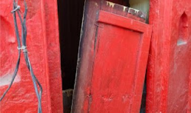 चोरों ने मंदिर का दरवाजा तोड़कर किया हाथ साफ