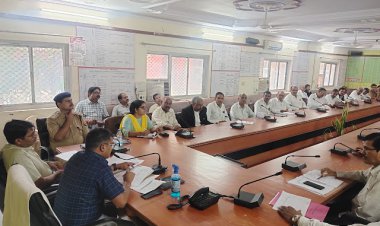 महिला उत्पीड़न और माफिया एवं शराब माफियाओं के विरुद्ध होगी उचित कार्रवाई, समीक्षा बैठक हुई