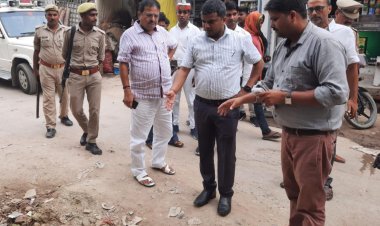 नमामि गंगे योजना के तहत सिपाह से किला के कार्य का निरीक्षण सड़क चालू करने हेतु, डीएम ने दिया आदेश