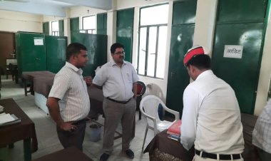 विकास भवन निरीक्षण के दौरान वेतन बाधित ,डीएम ने जिला विकास अधिकारी को दिया निर्देश