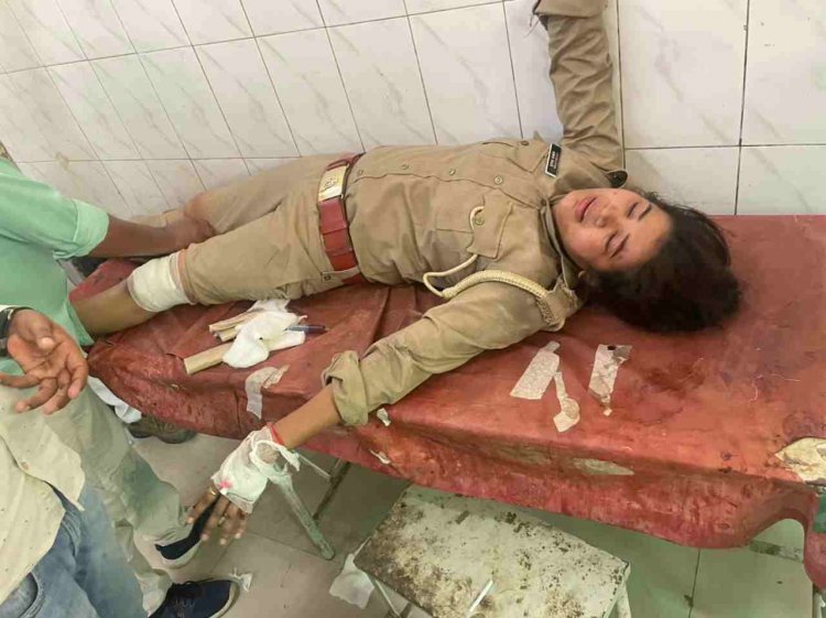 बाइक दुर्घटना में महिला पुलिसकर्मी  घायल