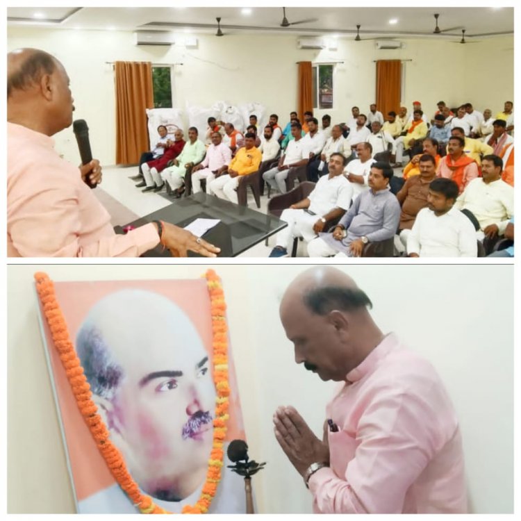 डॉ श्यामा प्रसाद मुखर्जी के बलिदान दिवस के अवसर पर भाजपा कार्यकर्ताओ  ने श्रद्धांजलि अर्पित किया ...