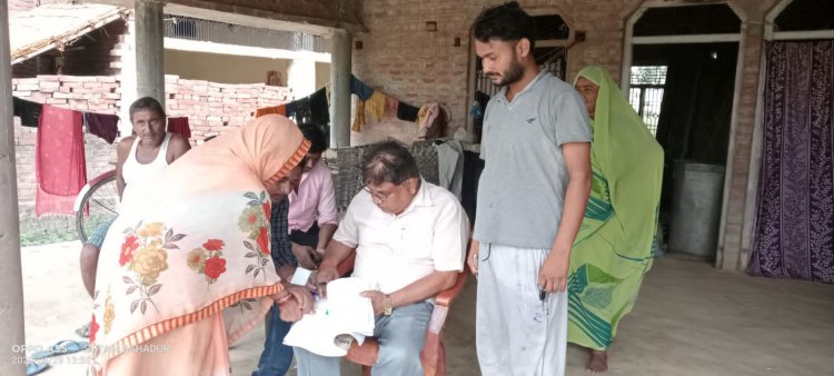 ग्राम सभा गोरियापुर में राशन घटतौली को लेकर जाँच करने पहुँची ARO टिम