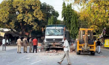 ट्रक ने भरी उड़ान बाउंड्री तहस-नहस एक युवक की मौत
