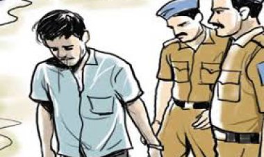 जिला बदर आरोपी तमंचा के साथ हिरासत में