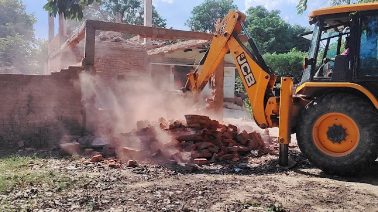 मुक्त हुई 50 लाख की जमीन,गरजा बाबा का बुलडोजर