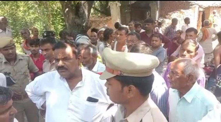 अलग-अलग स्थानों पर लटकता मिला शव, मचा हड़कंप