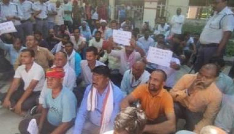 5 महीने से वेतन न मिलने पर मालियों का धरना जारी भगत सिंह छात्र मोर्चा ने दिया समर्थन