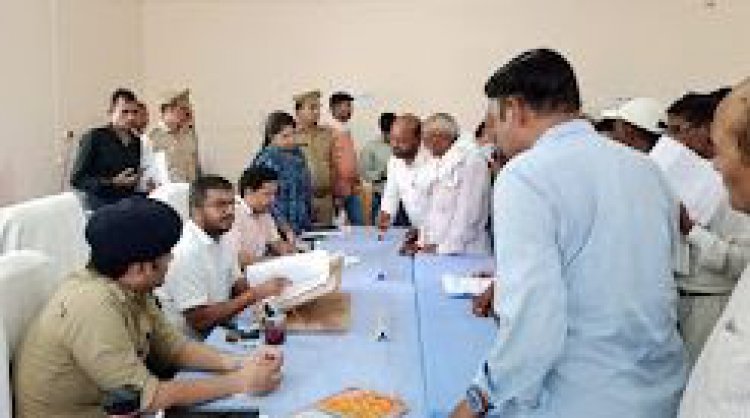 डीएम की अध्यक्षता में बदलापुर तहसील में संपूर्ण समाधान दिवस के समक्ष आई 121 शिकायत