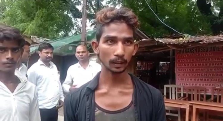 बिना आरोप के युवक को पुलिस ने किया गिरफ्तार