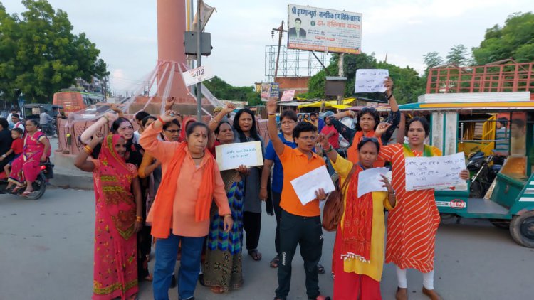 जौनपुर/ रंजन चौधरी के खिलाफ किया पदर्शन,भाजपा महिला मोर्चा