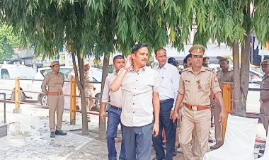 चंदवक क्षेत्र के गांधी पार्क में जिला अधिकारी मनीष कुमार वर्मा एवं पुलिस अधीक्षक