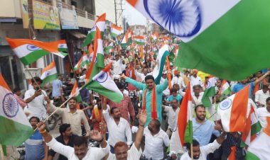 युवा मोर्चा के नेतृत्व मे मोटर साइकिल से भाजपा कार्यकर्ताओं ने निकाला तिरंगा यात्रा