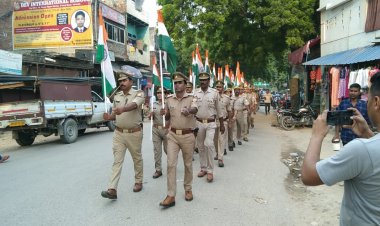 चंदवक थाना अध्यक्ष द्वारा निकाला गया अमृत महोत्सव तिरंगा यात्रा......