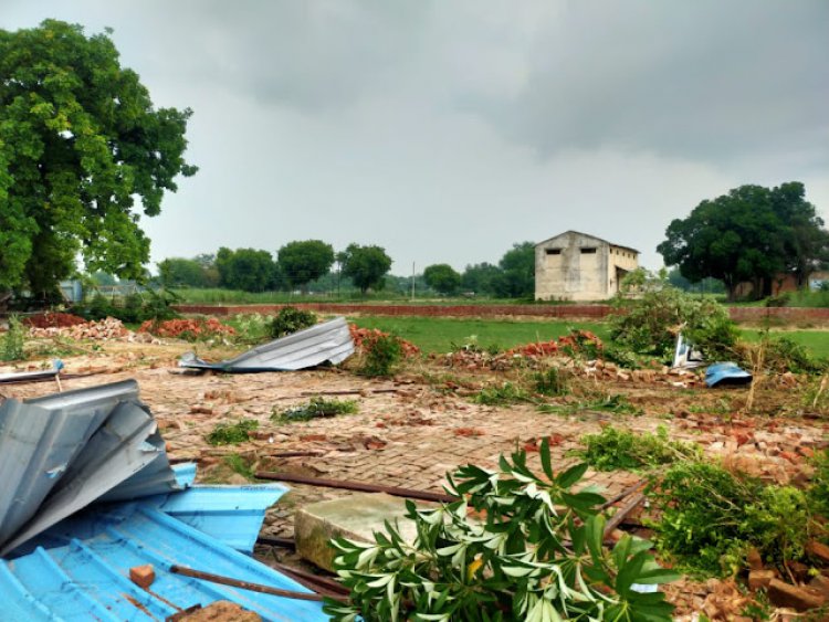 आर एन डिग्री कालेज पर चला बुलडोजर