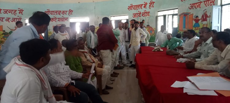 धर्मापुर ब्लाक में जमकर हंगामा , क्षेत्र पंचायत की बैठक  स्थगित