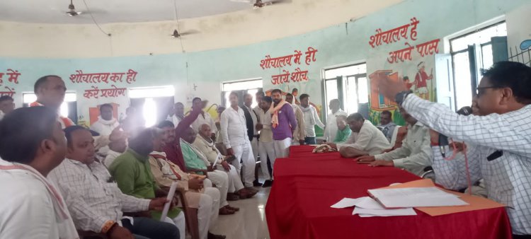 धर्मापुर ब्लाक में जमकर हंगामा , क्षेत्र पंचायत की बैठक  स्थगित