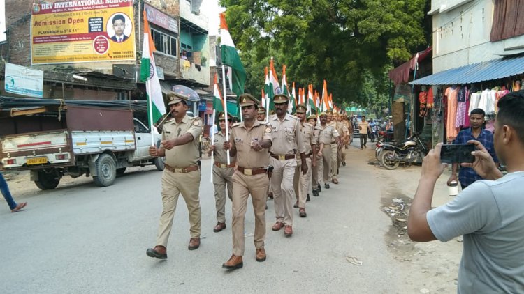 चंदवक थाना अध्यक्ष द्वारा निकाला गया अमृत महोत्सव तिरंगा यात्रा......