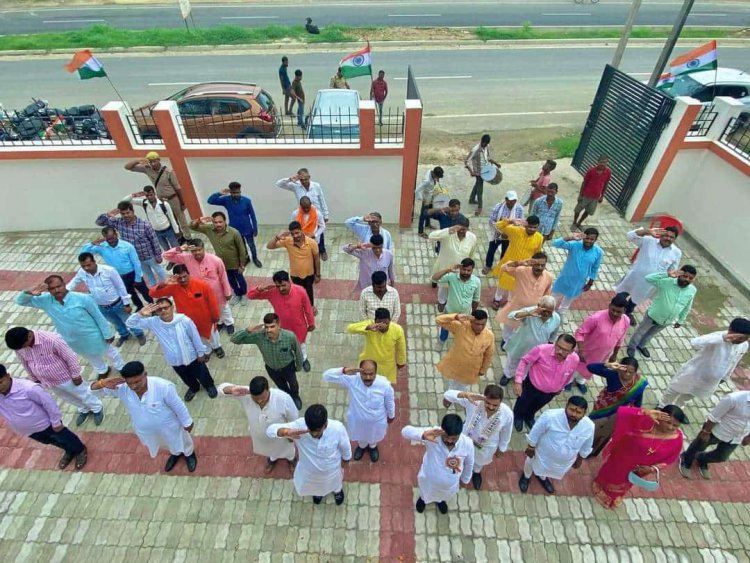 भाजपा कार्यालय पर स्वतंत्रता दिवस के अवसर पर फहराया गया तिरंगा