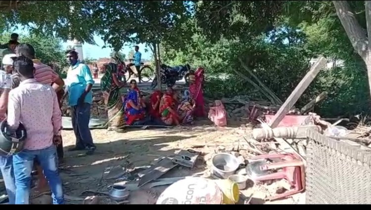 करमा चौकी/ रात ही रात भूमाफियाओं ने जेसीबी से गरीब का आशियाना किया ध्वस्त