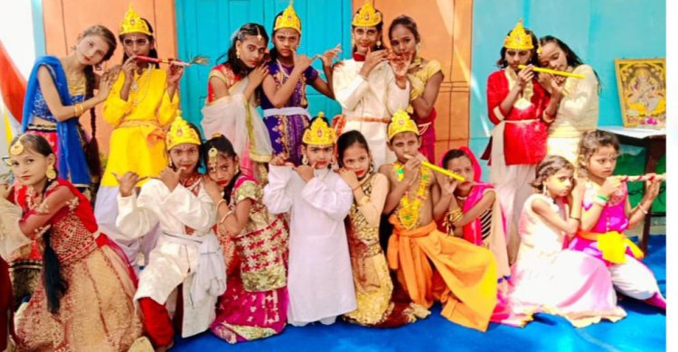 तारा (उमरी) के बच्चों ने जन्माष्टमी से पूर्व निकाली झांकी और किया कन्हैया तथा राधा के नटखट अदाओं का खूबसूरत चित्रण