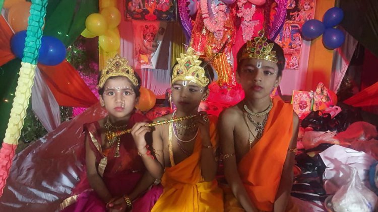 धर्मापुर भूलेमऊ/ श्रीकृष्ण जन्माष्टमी का त्योहार बड़े धूम धाम से