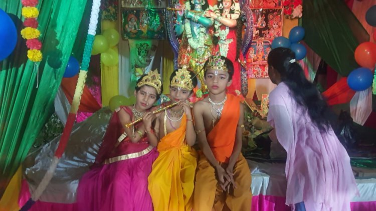 धर्मापुर भूलेमऊ/ श्रीकृष्ण जन्माष्टमी का त्योहार बड़े धूम धाम से