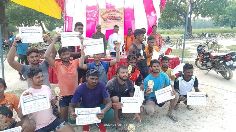 खेलकूद प्रतियोगिता में विभिन्न टीमों ने बढ़ चढ़कर हिस्सा लिया