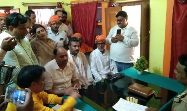 सोशल मीडिया पर पूर्व विधायक के विरुद्ध अमर्यादित टिप्पणी करने पर मुकदमा लिखने के लिए दी गई तहरीर।