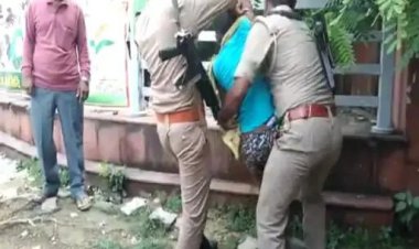 तिरंगा लेकर डिप्टी CM से मिलने गया था दिव्यांग, पुलिस ने घसीटकर हटाया