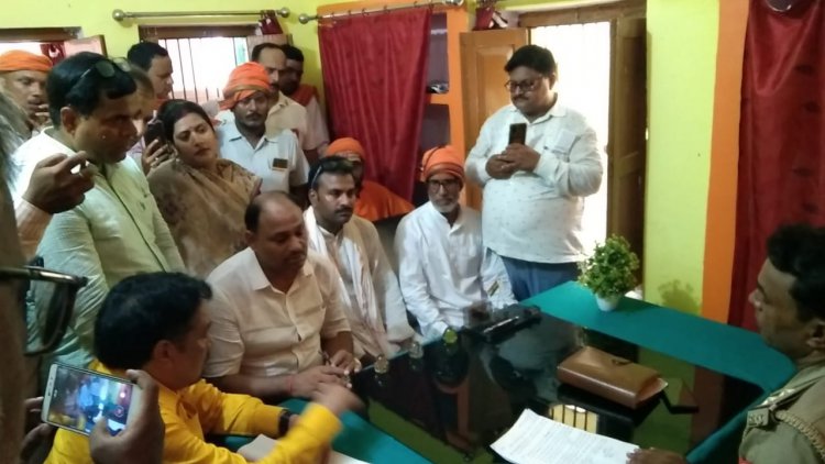 सोशल मीडिया पर पूर्व विधायक के विरुद्ध अमर्यादित टिप्पणी करने पर मुकदमा लिखने के लिए दी गई तहरीर।