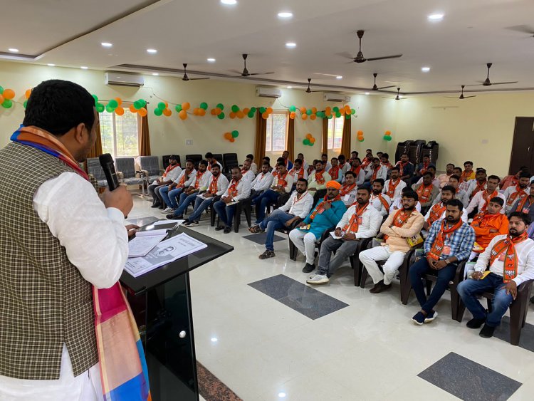 भाजपा युवा मोर्चा जौनपुर का एक दिवसीय प्रशिक्षण वर्ग भाजपा के जिला कार्यालय पर..