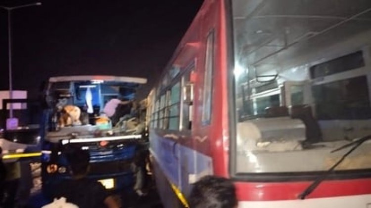 दो बसो में भीषण टक्कर एक महिला की मौत पांच गम्भीर रूप से घायल,