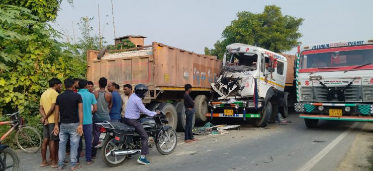 दो ट्रेलर आमने सामने भिड़े, एक ड्राइवर की मौत खलासी घायल