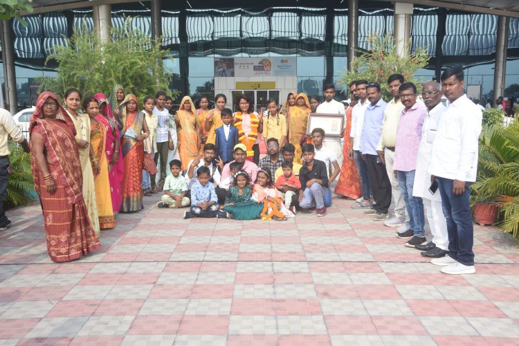 चिकित्साधिकारी बनने पर डाॅ श्रृष्टि वर्मा का हुआ ननिहाल में भव्य स्वागत