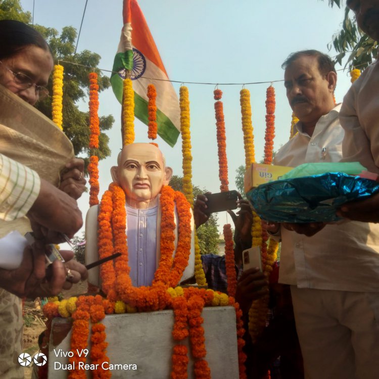 सरदार वल्लभ भाई पटेल की प्रतिमा का अनावरण किया गया  