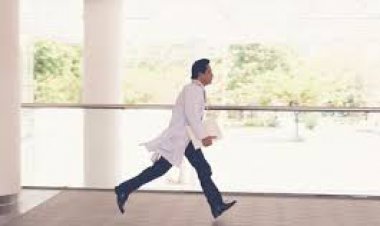 प्रतिष्ठान बंद कर भागे फ़र्जी बने चिकित्सक.