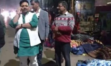 मंत्री जी ने रात में सड़क किनारे ठिठुरते लोगों को पिलाई चाय, आग का किया बंदोबस्त
