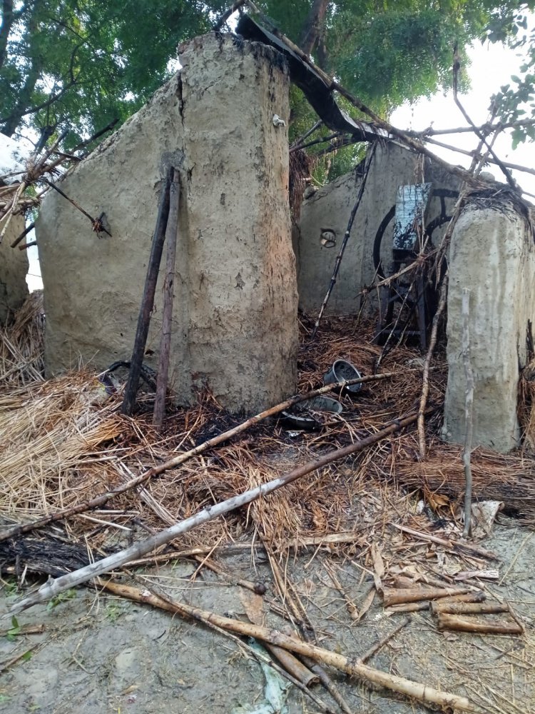 अलाव तापते समय झोपड़ी में लगी आग, आशियाना हुआ खाक
